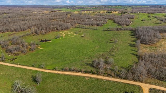 1499 County Road 380, Koshkonong, MO 65692