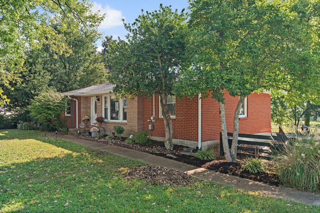 101 Newport Dr, Old Hickory, TN 37138