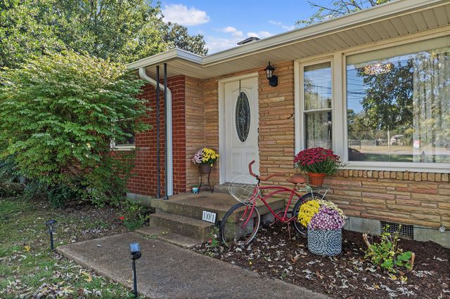 101 Newport Dr, Old Hickory, TN 37138