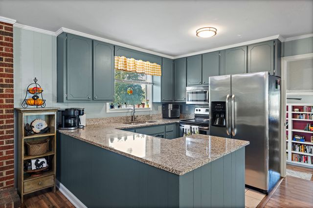 101 Newport Dr, Old Hickory, TN 37138