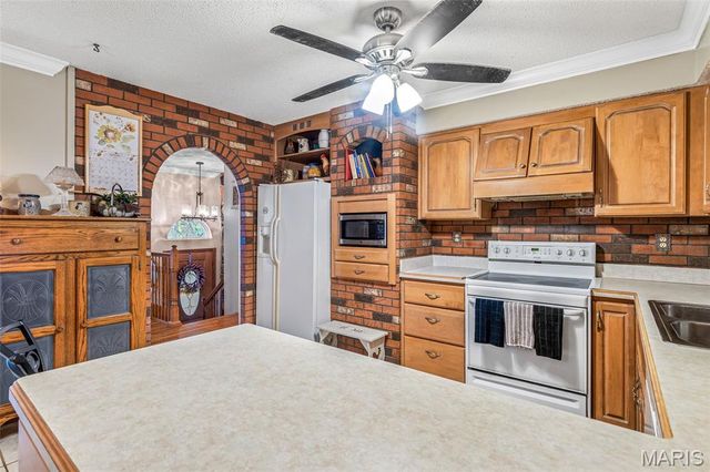 102 Briarwood Circle, Crystal City, MO 63019