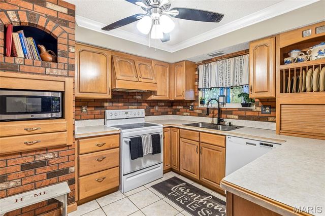 102 Briarwood Circle, Crystal City, MO 63019