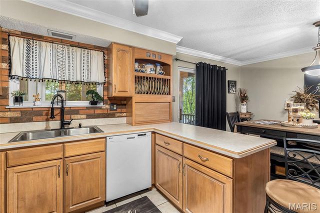 102 Briarwood Circle, Crystal City, MO 63019