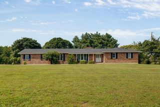 1049 West Bluegrass Road, Strafford, MO 65757