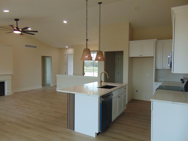 4917 W Calvert St, Wichita, KS 67215