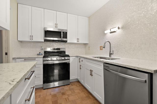 1912 Dupont Avenue S 103, Minneapolis, MN 55403