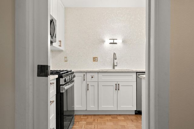 1912 Dupont Avenue S 103, Minneapolis, MN 55403