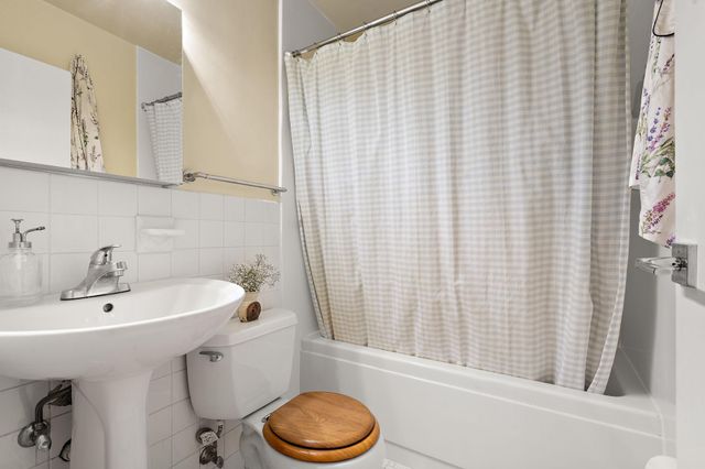 1912 Dupont Avenue S 103, Minneapolis, MN 55403