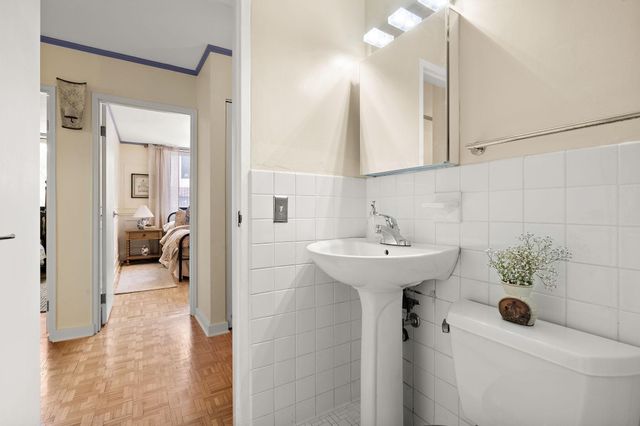 1912 Dupont Avenue S 103, Minneapolis, MN 55403