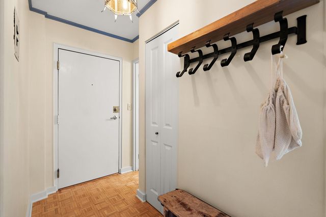 1912 Dupont Avenue S 103, Minneapolis, MN 55403