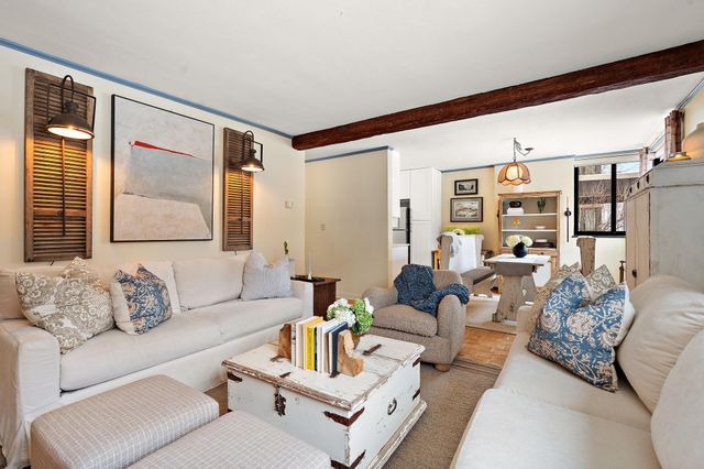 1912 Dupont Avenue S 103, Minneapolis, MN 55403