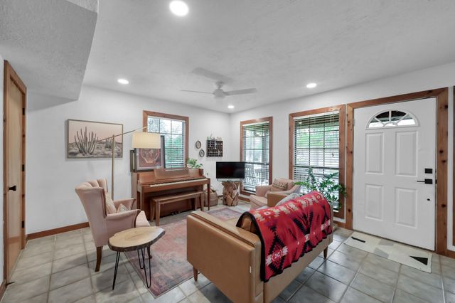 41 Hunters Creek Drive, Huntsville, TX 77340