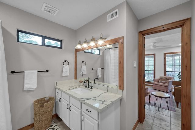 41 Hunters Creek Drive, Huntsville, TX 77340