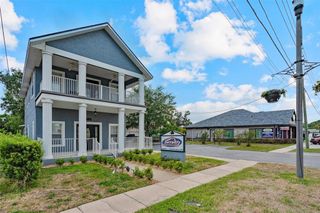 715 W MAIN STREET, Tavares, FL 32778