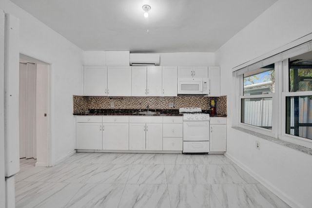 816 SE 12th Street, Fort Lauderdale, FL 33316