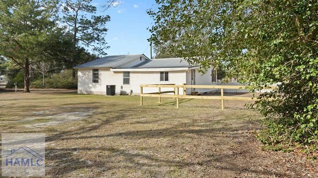 15 Paris Drive, Jesup, GA 31545