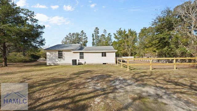 15 Paris Drive, Jesup, GA 31545