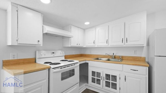 15 Paris Drive, Jesup, GA 31545