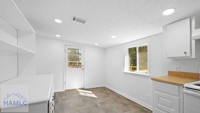 15 Paris Drive, Jesup, GA 31545