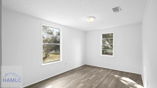 15 Paris Drive, Jesup, GA 31545