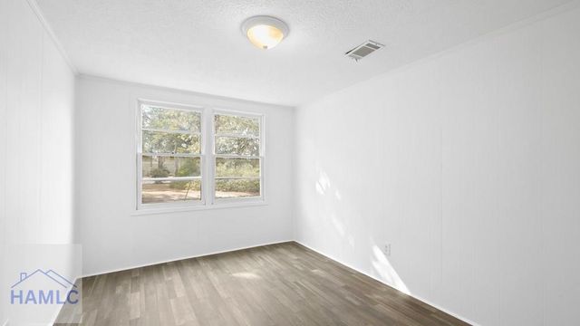 15 Paris Drive, Jesup, GA 31545