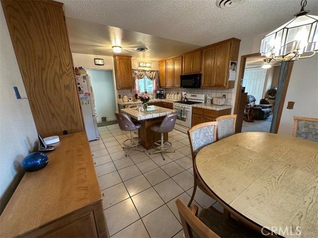 38514 Carolside Avenue, Palmdale, CA 93550