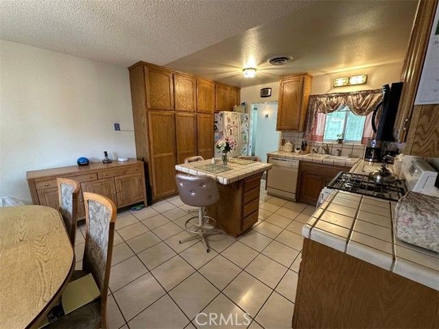 38514 Carolside Avenue, Palmdale, CA 93550