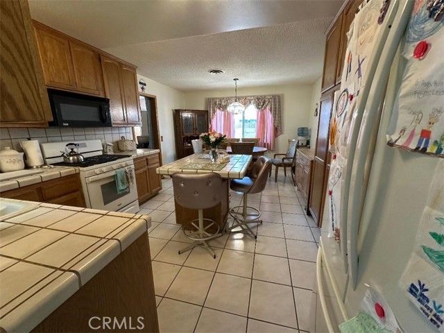 38514 Carolside Avenue, Palmdale, CA 93550