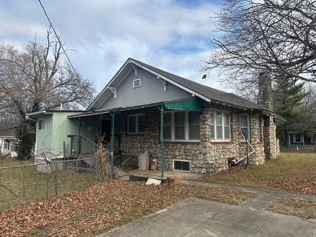 202 N Maple Avenue, Joplin, MO 64801