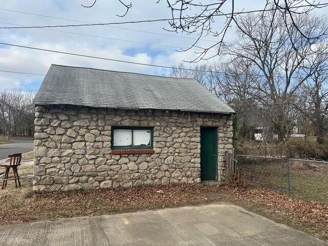 202 N Maple Avenue, Joplin, MO 64801