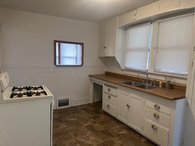 202 N Maple Avenue, Joplin, MO 64801