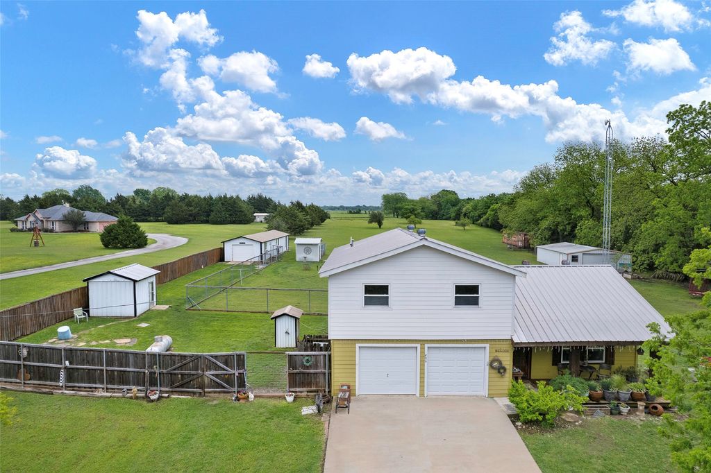 496 McClain Lane, Pottsboro, TX 75076