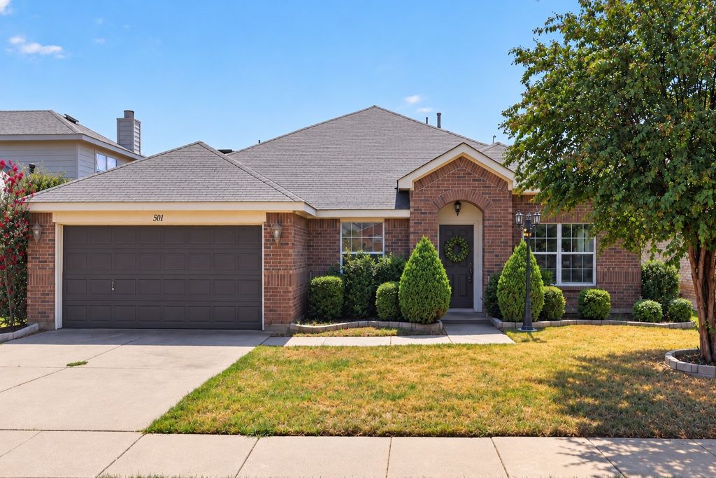 501 Roundrock Lane, Fort Worth, TX 76140 — exterior