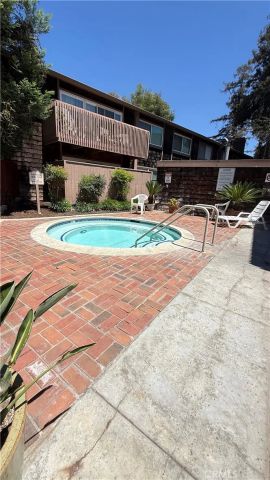 1082 Cabrillo Park D, Santa Ana, CA 92701