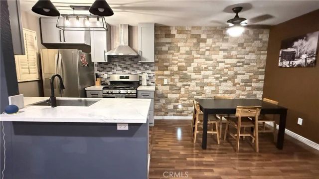 1082 Cabrillo Park D, Santa Ana, CA 92701