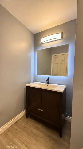 1082 Cabrillo Park D, Santa Ana, CA 92701