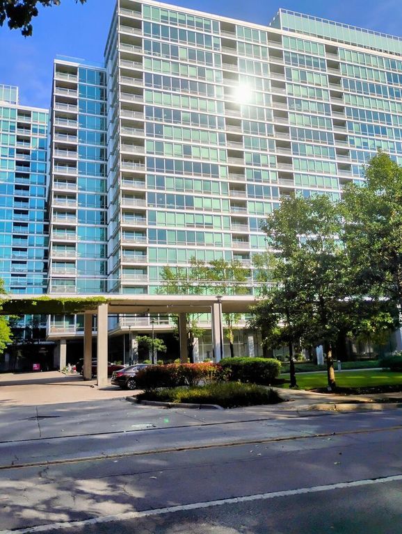 9655 Woods Drive 517, Skokie, IL 60077