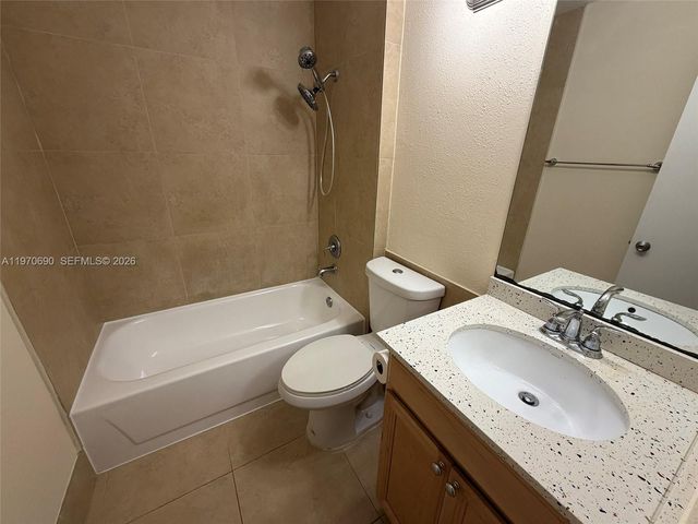 2091 NW 96th Ter 13E, Pembroke Pines, FL 33024