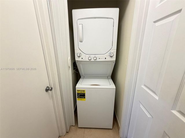 2091 NW 96th Ter 13E, Pembroke Pines, FL 33024