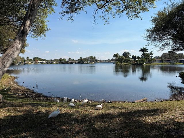 2091 NW 96th Ter 13E, Pembroke Pines, FL 33024