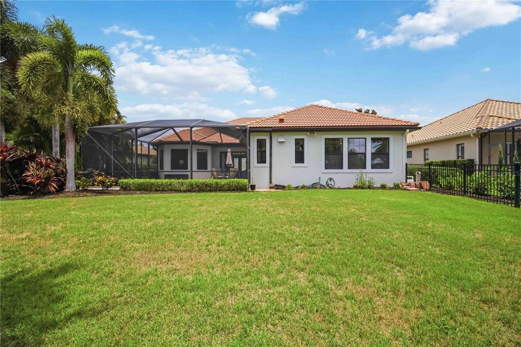 Image 4 of property listing at 15414 LEVEN LINKS PLACE, Bradenton, FL 34202