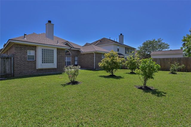 6715 Village Bridge Drive, Humble, TX 77346