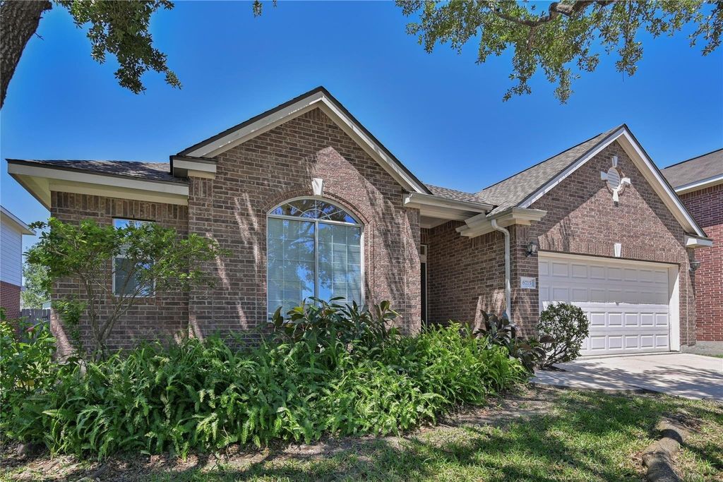 6715 Village Bridge Drive, Humble, TX 77346