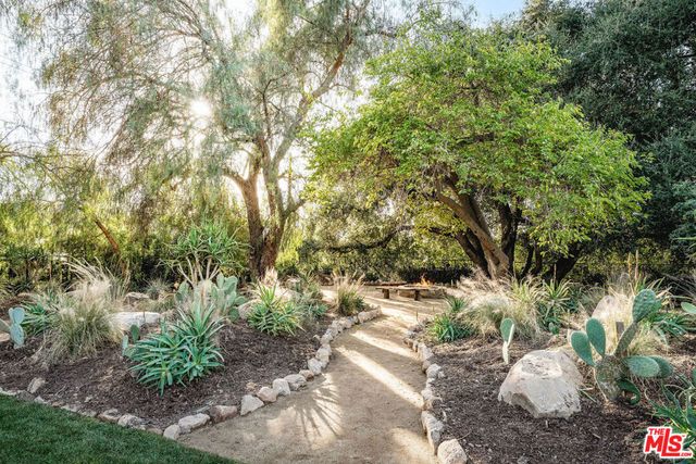483 El Jina Lane, Ojai, CA 93023