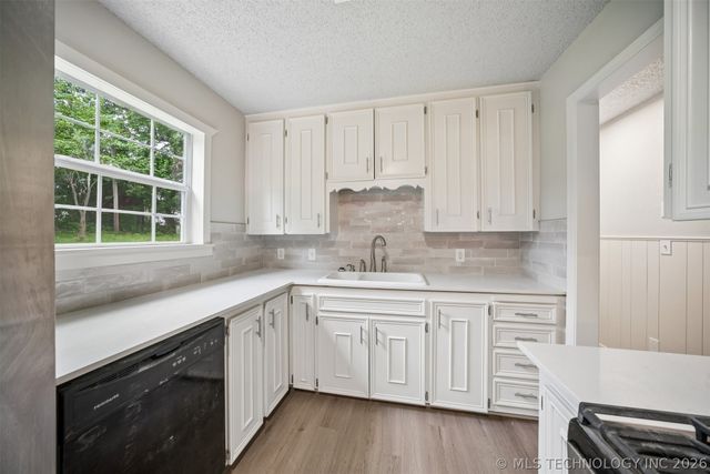 809 Cedar Avenue, Sand Springs, OK 74063