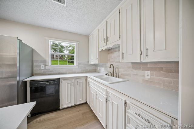809 Cedar Avenue, Sand Springs, OK 74063
