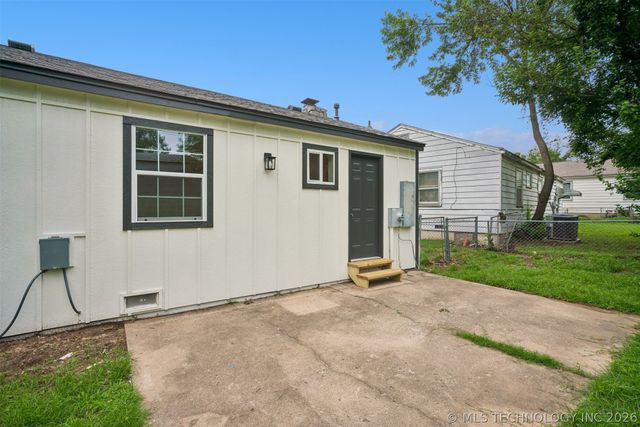 809 Cedar Avenue, Sand Springs, OK 74063