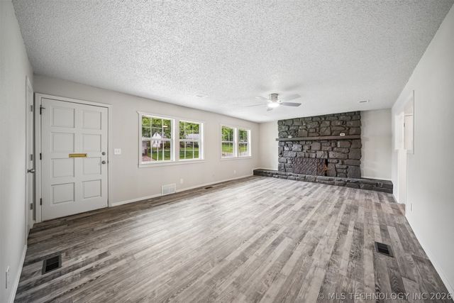 809 Cedar Avenue, Sand Springs, OK 74063