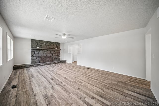 809 Cedar Avenue, Sand Springs, OK 74063