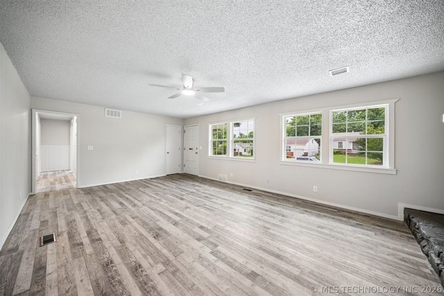 809 Cedar Avenue, Sand Springs, OK 74063